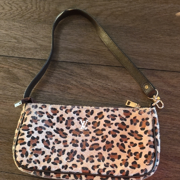 Leopard Print Shoulder Bag with Black Strap - Picture 2 of 3